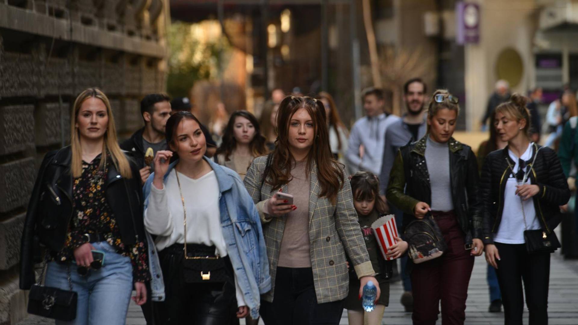 Dok stranci dolaze da žive u Beograd, naši mladi napuštaju Srbiju - Nemačka ubedljivo najpoželjnija destinacija