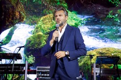 Olivier Janiak jest w szpitalu. Pokazał filmik z niepokojącymi zdjęciami [WIDEO]