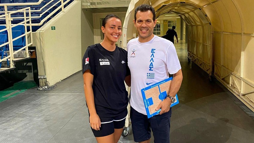Jelena Todorović je prethodnih godina sarađivala sa brojnim poznatim trenerima, poput Dimitrisa Itudisa, kome je pomagala u grčkoj reprezentaciji | Foto: Jelena Todorović/Privatna arhiva