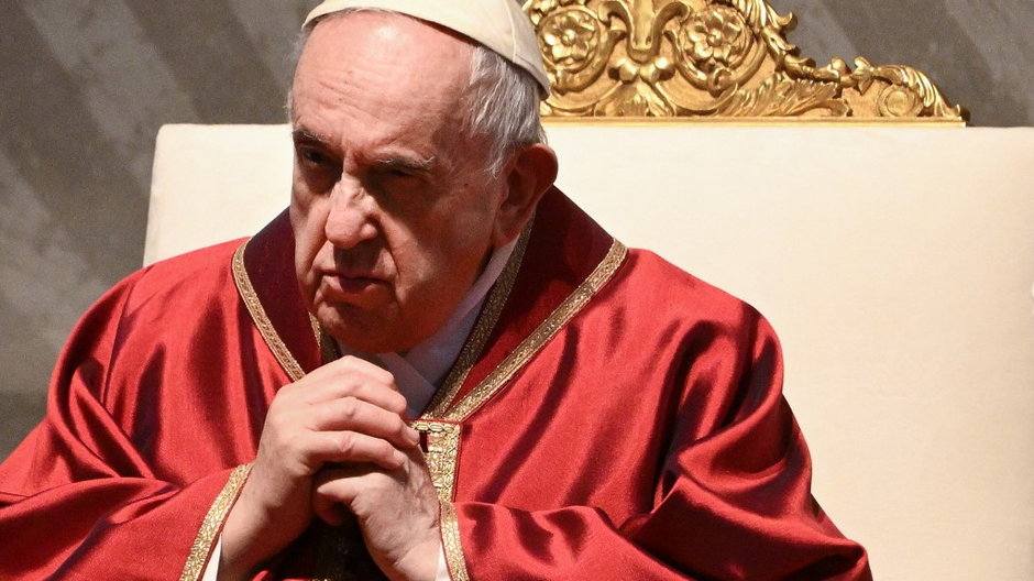 Papież Franciszek podczas mszy 15 kwietnia 2022 r.