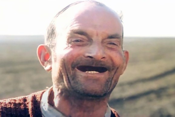 PRRIČALI SU DA JE NAJINTELIGENTNIJI GLUMAC I DA IMA KROMANJONSKU FACU Zbog jedne rečenice u kultnom filmu otišao u legendu: A unuk mu je ovaj rijaliti učesnik