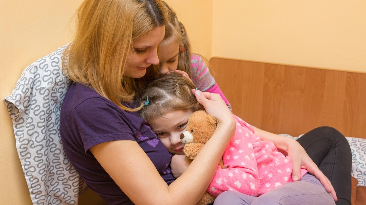 Majka sa ćerkama - ilustracija