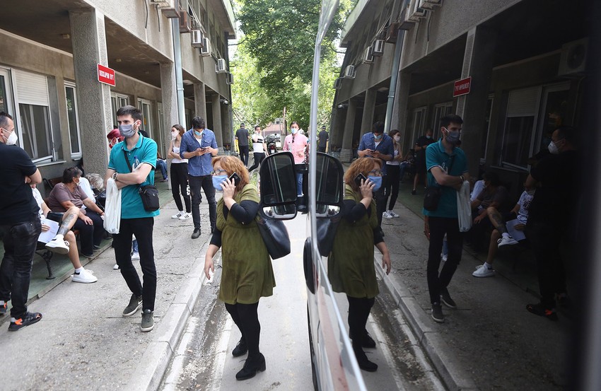 Gužve ispred Infektivne klinike