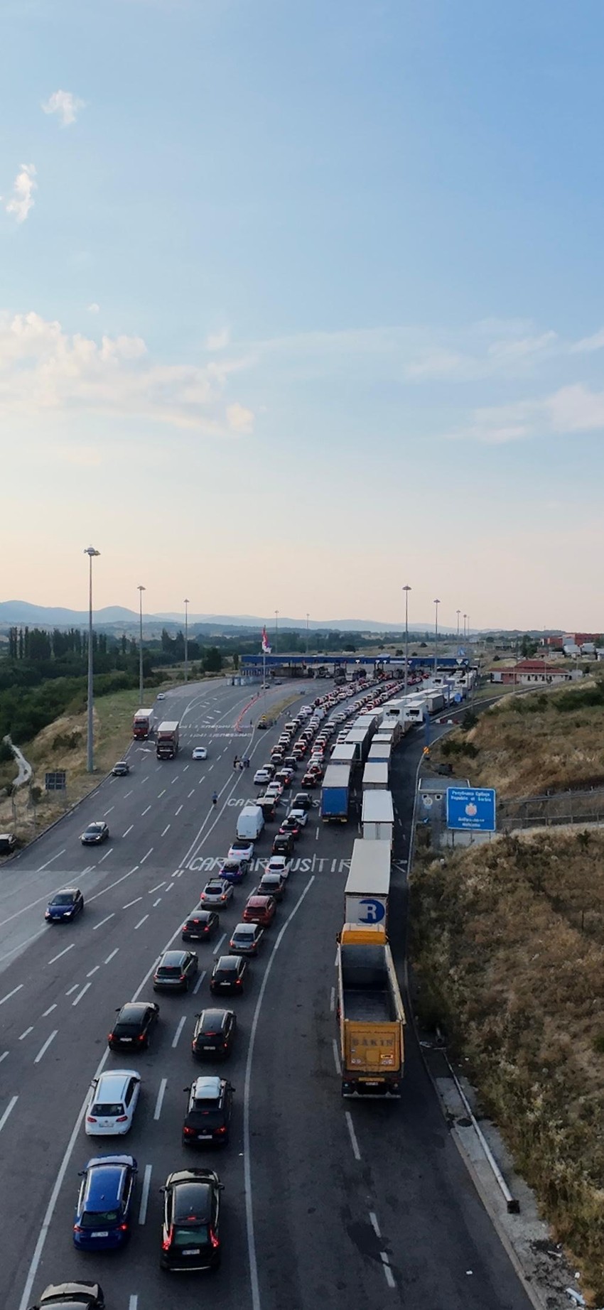 Ogromne gužve na graničnom prelazu Preševo