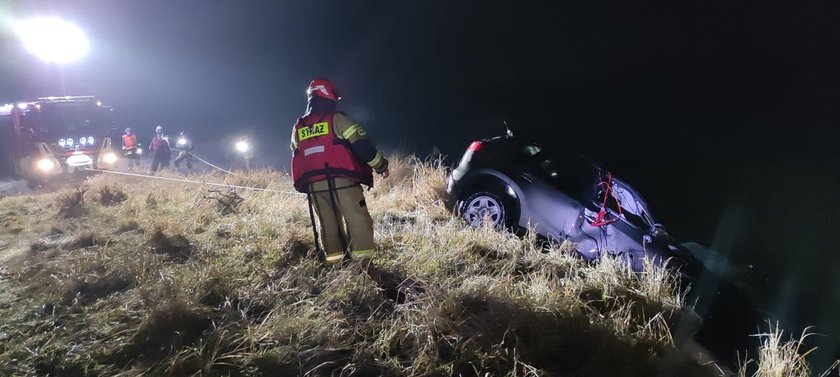 Ukradł auto i uciekał przed policją. Rajd zakończył w rzece