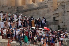 Kleon nawiedził Grecję. Zamknięto Akropol