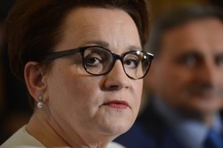 Rząd ustąpi nauczycielom? "ZNP i FZZ protestują, a oświatowa Solidarność po cichu negocjuje"