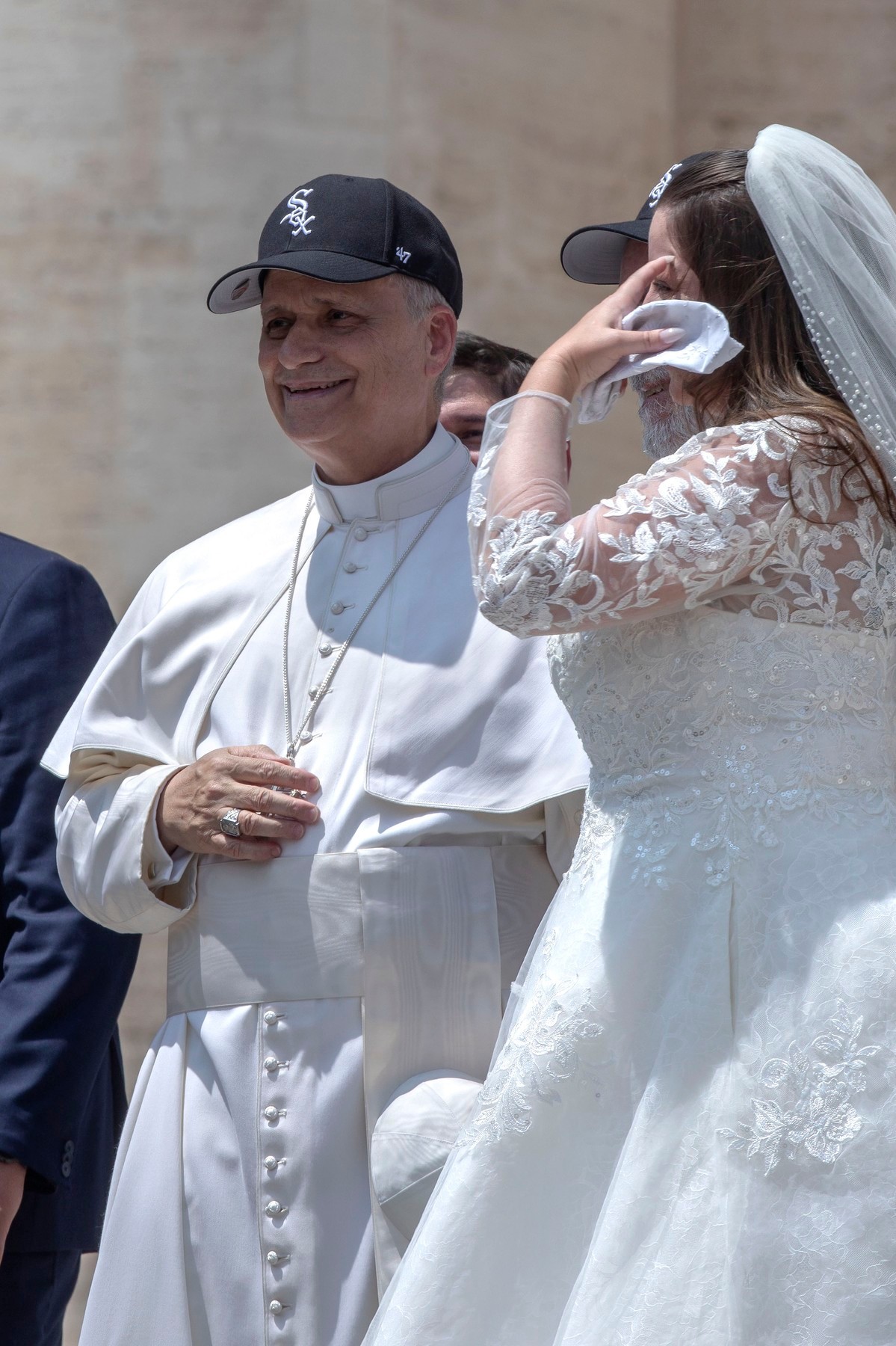 Pápež Lev XIV. so šiltovkou White Sox.