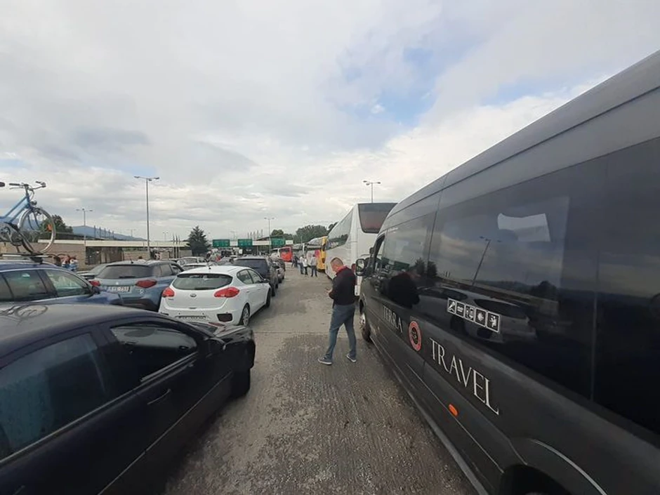 U kolonama vozila najviše je bilo putnika iz Bugarske i Rumunije, ali i naših turista