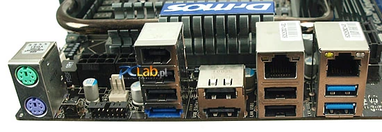 Niebieskie gniazda na panelu wejścia-wyjścia to USB 3.0 (dwa po prawej)