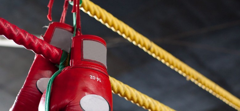 Stłukli prętami i łomami zawodnika MMA