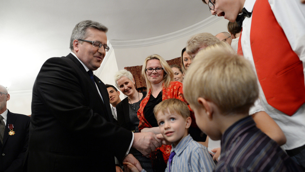 Jesteście ambasadorami Polski, która słusznie uważana jest na świecie za kraj atrakcyjny i szybko rozwijający się – powiedział w niedzielę prezydent Bronisław Komorowski podczas spotkania ze środowiskiem polonijnym w Arabii Saudyjskiej.