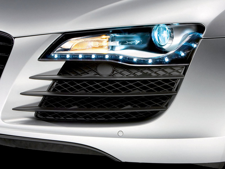 Audi R8: przednie lampy z diod LED