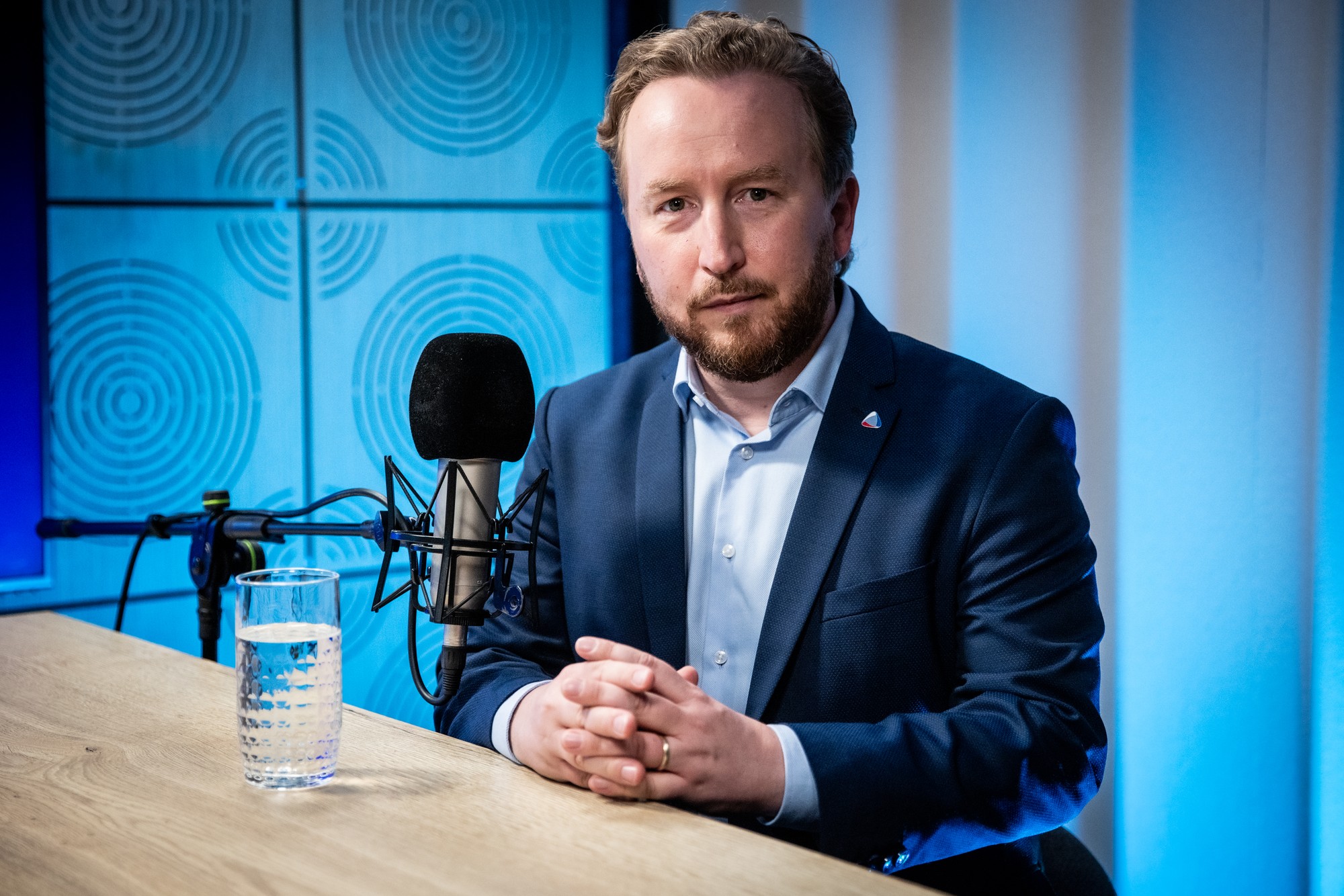 Rodičovský dôchodok už nepríde automaticky. Martin Kontúr vo videu presne vysvetľuje, čo musíte urobiť vo svojom daňovom priznaní, aby vaši rodičia neprišli o finančné prilepšenie.