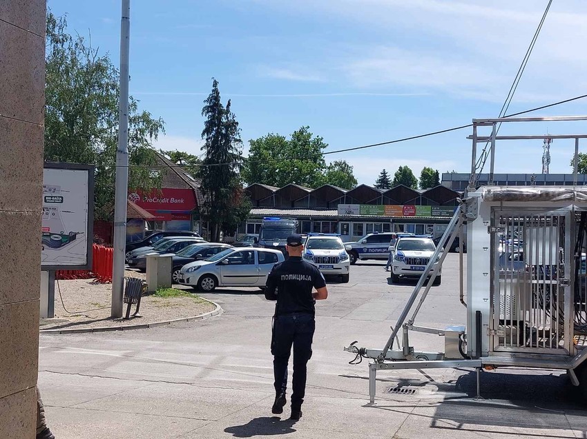 Policija ispred Sajma u Novom Sadu