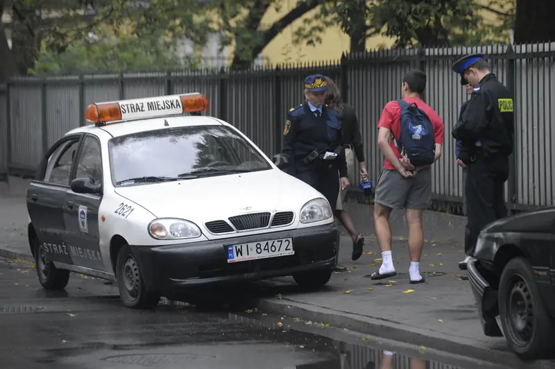 Policja i straż miejska sprawdza młodzież