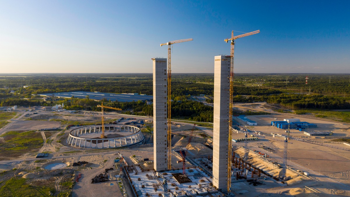 Blok C elektrowni Ostrołęka, który po wykonaniu początkowych prac został wyburzony