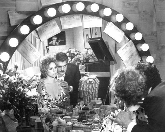  Barbra Streisand jako Fanny Brice oraz Omar Sharif jako Nick Arnstein w filmie "Zabawna dziewczyna" (1968)