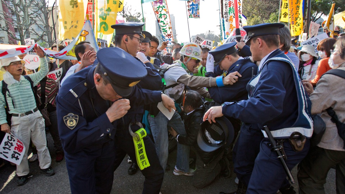 Na wielotysięcznej demonstracji w Tokio jej uczestnicy domagali się, by Japonia odeszła od energetyki jądrowej. Protest zorganizowano na dwa dni przez drugą rocznicą katastrofy nuklearnej w elektrowni Fukushima.