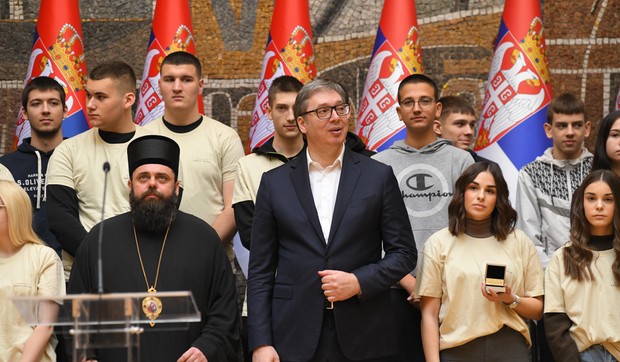 Predsednik Vučić ugostio đake iz Vukovara