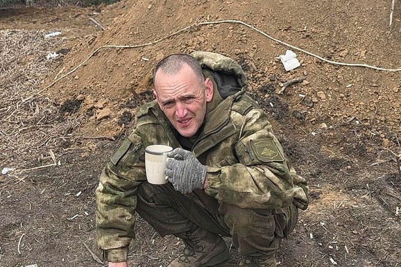 "RUSIJA MI JE VAŽNIJA OD PORODICE" Britanac se borio za Putina, s OCEM prekinuo svaki kontakt, a sada mu se sprema hapšenje: "Ne kajem se! Ovo je moja budućnost!" (FOTO)
