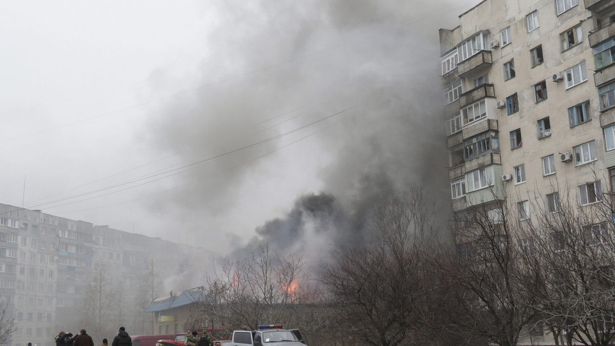 Służba Bezpieczeństwa Ukrainy (SBU) zgromadziła dowody na bezpośredni udział rosyjskiej armii w ostrzale Mariupola nad Morzem Azowskim w 2015 roku; zginęło wówczas 29 cywilów, a rannych zostało 92 – oświadczył w poniedziałek szef SBU Wasyl Hrycak. 24 stycznia 2015 roku wschodnie dzielnice mieszkalne Mariupola, ważnego miasta portowego na południowym wschodzie Ukrainy, zostały ostrzelane z wyrzutni rakietowych Grad.