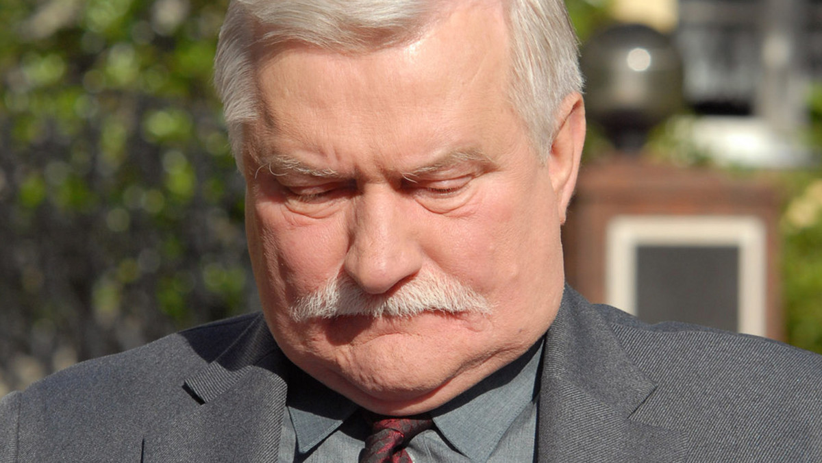 Lech Wałęsa w odpowiedzi na publikację historyków IPN, przygotowuje własną książkę pt.: "Droga do prawdy" - informuje serwis newsweek.pl.