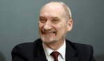 Jak to możliwe? Bogaci politycy też dostaną czternastki! Wśród nich Macierewicz