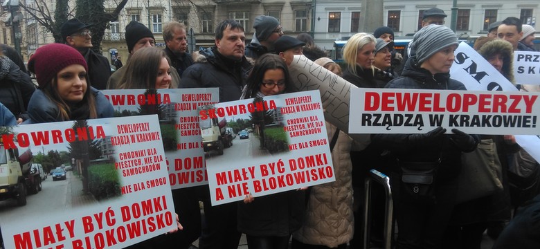 Kraków: protest pod magistratem. "ZIKiT do kitu!"