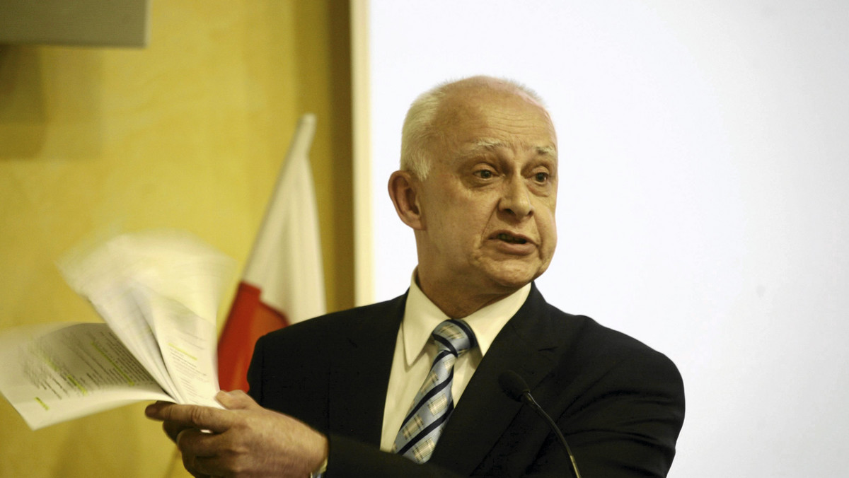 Marszałek województwa podlaskiego Jarosław Dworzański, który po postawieniu mu zarzutów przez prokuraturę w Olsztynie zawiesił swoje członkostwo w PO, złożył wniosek o jego przywrócenie. Zarząd koła PO zdecydował w piątek, że Dworzański ponownie jest członkiem partii.