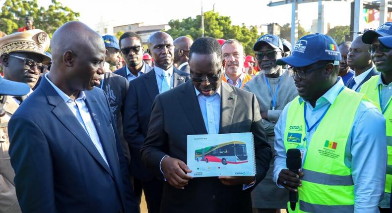 Macky Sall en visite de chantier au BRT