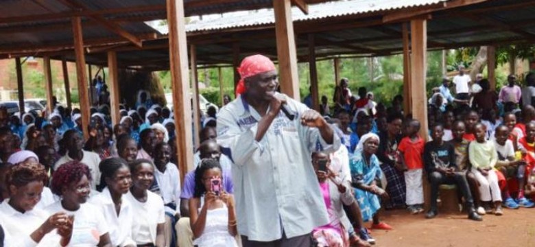 Kościół zawiesił księdza-rapera. "Hip-hop nie jest właściwym sposobem wygłaszania kazań"