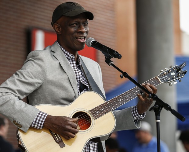 Keb Mo w hołdzie B.B. Kingowi