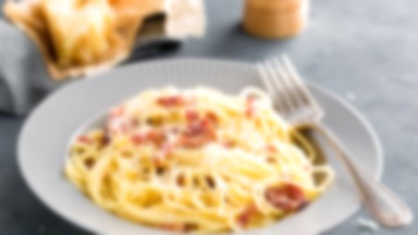 Spaghetti alla carbonara jak we włoskiej restauracji