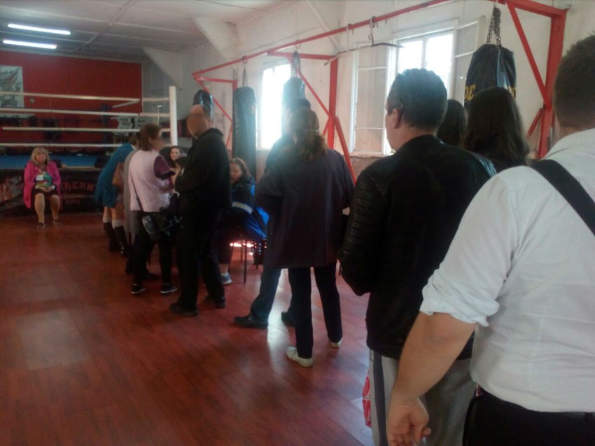 Glasanje kraj bokserskog ringa