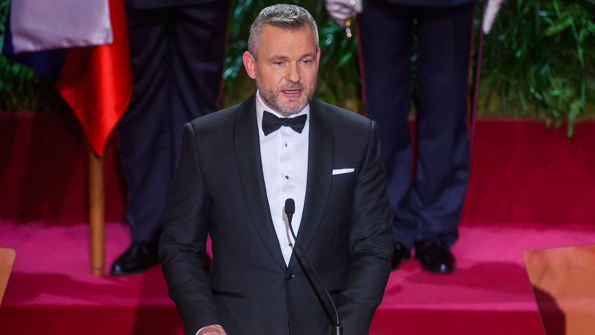 Peter Pellegrini vystupuje s príhovorom na slávnostnej ceremónii udeľovania štátnych vyznamenaní.