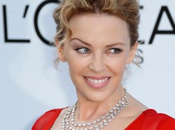 Kylie Minogue znów w krótkich szortach – zobacz nowy klip!