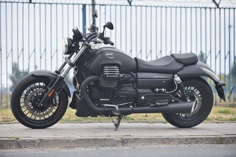 Moto guzzi- Caches klaxon - Moto Guzzi Audace - Noir- 2S000462