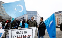 USA zakazują importu bawełny z chińskiego Sinciang, gdzie Ujgurzy są zmuszani do pracy