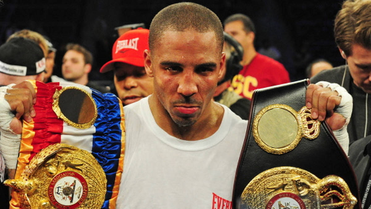 Wobec przeciągającego się w czasie powrotu na ring kontuzjowanego Andre Warda (26-0, 14 KO) władze federacji WBC podjęły decyzję o odebraniu mu mistrzowskiego pasa wagi super średniej.