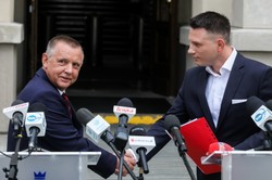 Prezes NIK Marian Banaś włączył się w kampanię Konfederacji. Dymisji chce zarówno PiS, jak i opozycja