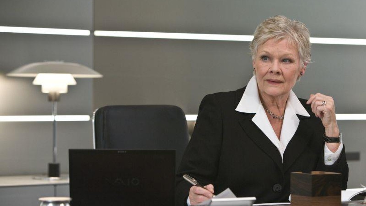 Judi Dench w Bondzie