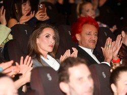 Michał Wiśniewski z żoną na premierze "Apokawixy". Pierwsze wyjście od ogłoszenia ciąży Poli. FOTO