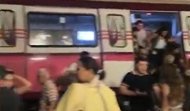 Iskočio metro iz šina