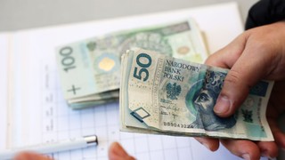 Czy podatnik jest zobowiązany zapłacić akcyzę za zmianę konstrukcyjną pojazdu na samochód osobowy?