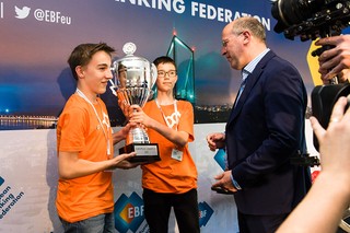 Smak zwycięstwa: Polscy uczniowie w finale Europejskiego Quizu Finansowego