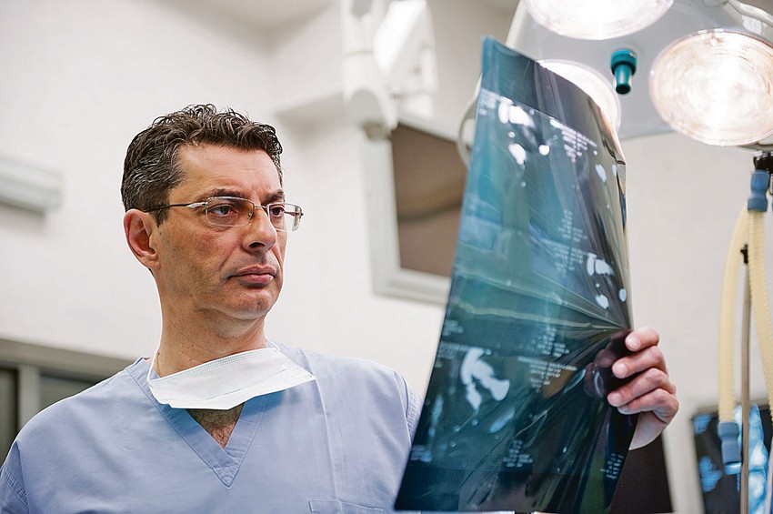 Profesor doktor Dejan Radenković