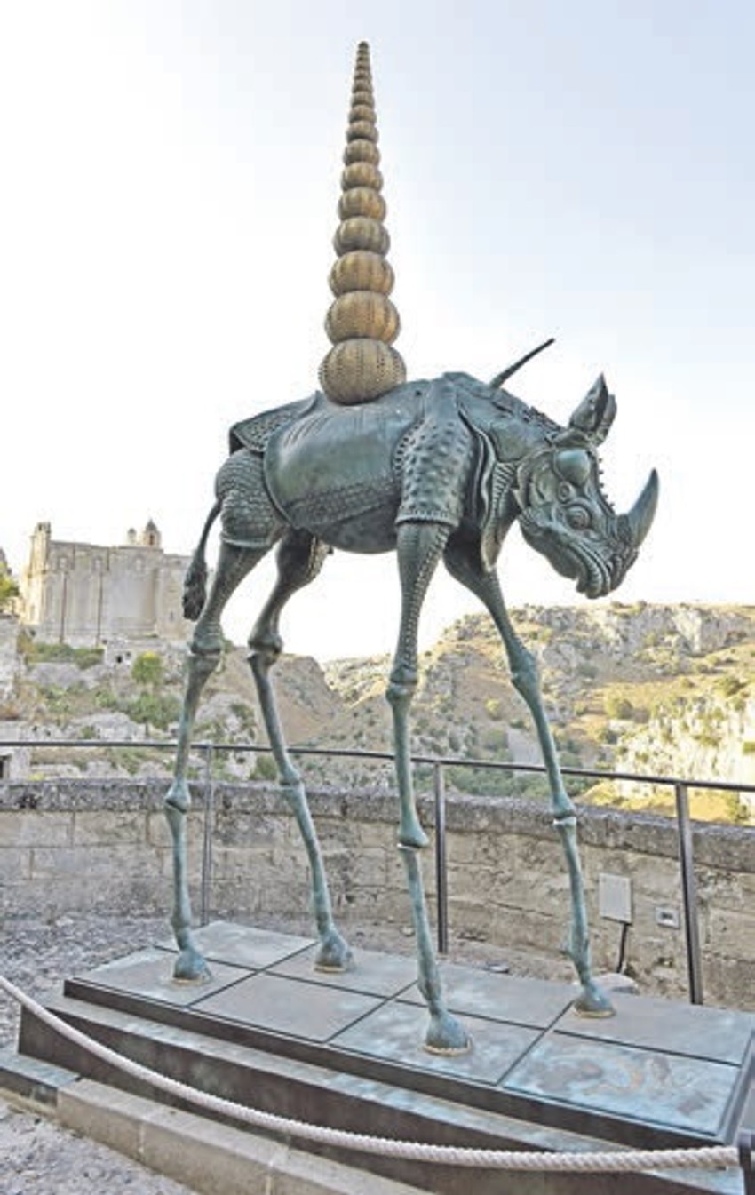 Kosmički nosorog, 1956, bronza, visina 403 cm