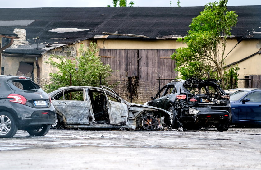Pożar w komisie na ul. Brzezińskiej strawił 9 luksusowych aut