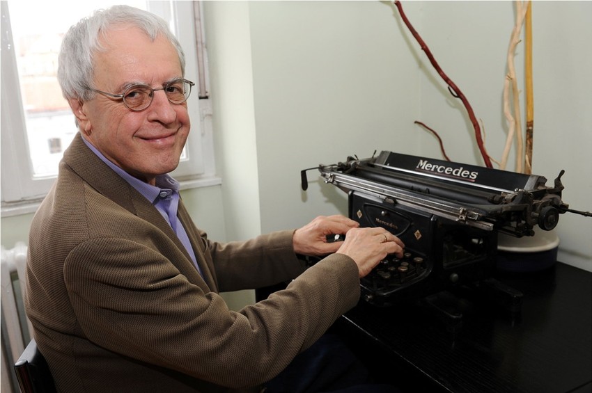 Čarls Simić: Neshvatljivo mi je da neko tera decu da uče poeziju napamet